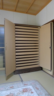 時代仕上げ15杯盆桐たんすの内部