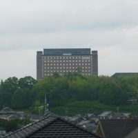 雨にけむる桃山学院大学