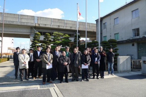 愛知カリモク株式会社玄関集合写真