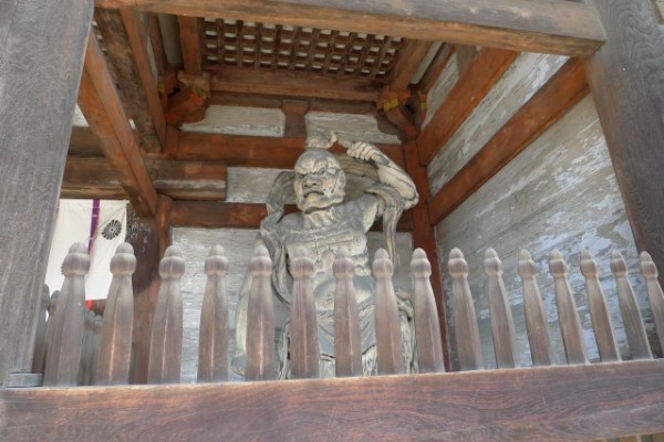 世界遺産　仁和寺の仁王門の仁王像　２