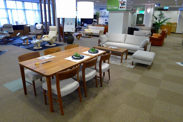 カリモク関西ショウルームの４階展示風景