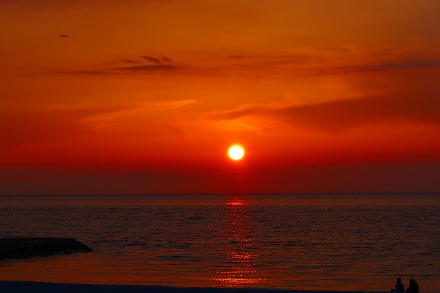 大阪泉州湾に沈む夕日です。