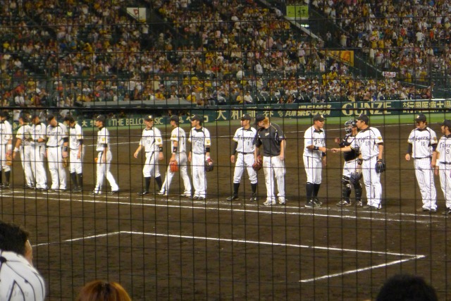 阪神タイガースの選手の一礼