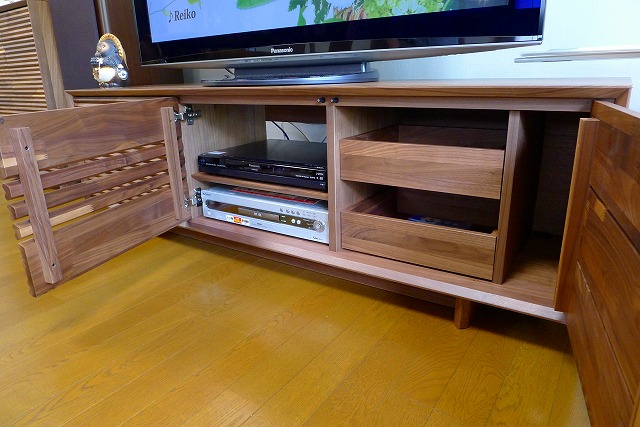 カリモク人気のソリッドボード（TV）QT５０３７XR-Aの内部