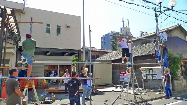 ２０１３　岸和田だんじり祭りのお花看板（花板）の設置