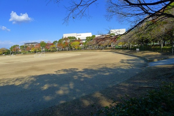 岸和田中央公園の４００メートルグランド　２