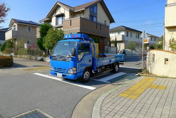 帰路につく初音のトラック