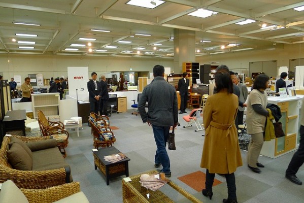マイドーム大阪で新春のメーカー展示会の模様