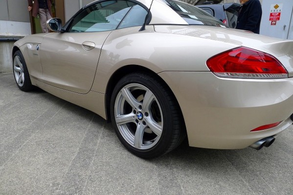 ＢＭＷ　Ｚ４のリア横からのお写真