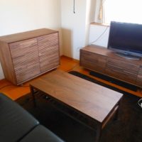 吹田市のT様に人気のカリモク家具のQT6037XR－Aその他高級家具をお届けさせていただきました。