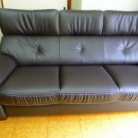 茨木市のO様にカリモク家具の人気のZT7303K353のソファーをお届けさせていただきました。