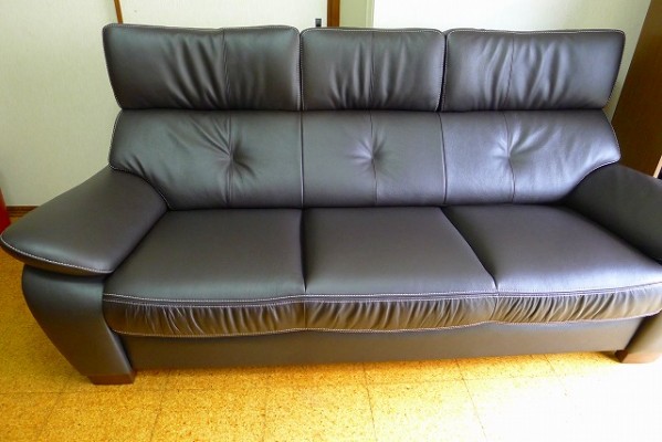 カリモク家具の人気のZT7303K353のソファー