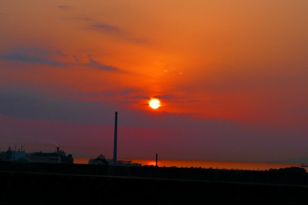 阪神高速17号湾岸線から写した夕日