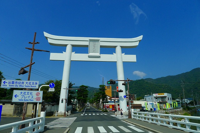 出雲大社様の大鳥居　前