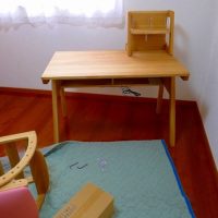 岸和田市のＩ様にカリモク家具の学習デスクピュアナチュールをお持ちいたしました。