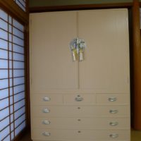 泉佐野市のＫ様に初音のオリジナル総桐たんす　総桐天地丸開板盆箪笥をお届けいたしました。