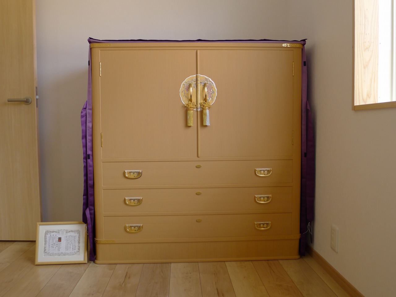 T様に大阪泉州桐箪笥 初音家具の胴丸小袖桐箪笥をお届けいたしました