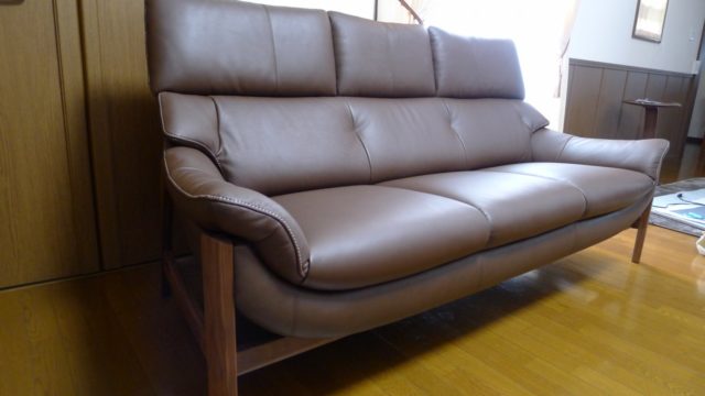 カリモク家具