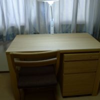 大阪市のM様にカリモク家具の学習机をお届けいたしました。