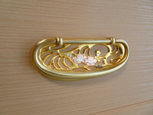 大阪泉州桐箪笥の天丸小袖衣装箪笥の金具