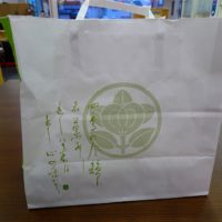 こだわり桐タンスの社長ブログ　家紋のお菓子をいただきました。