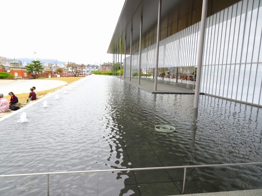 京都国立博物館 の新館から見た中庭