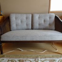 西宮市のN様にカリモク家具のコロニアルシリーズのソファーをお届けいたしました。