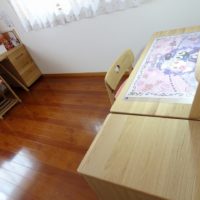 岸和田市のI様にカリモク家具　人気の学習机のセットをお届けいたしました。