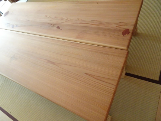 こだわりの杉無垢材の2枚の座卓