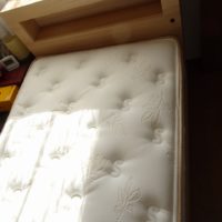 泉大津市のお得意様のH様にシモンズの高級ベッドをお届けいたしました。