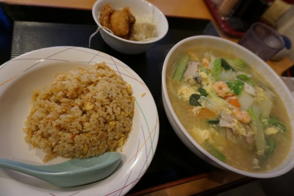 西宮の中華料理店　龍あんの五目中華麺のセット