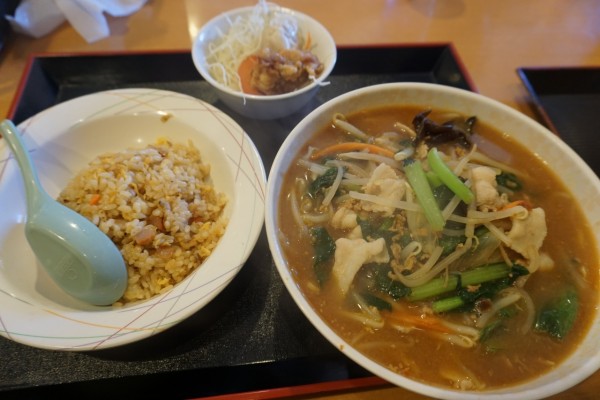 西宮の中華料理店　龍あんのみそラーメンのセット