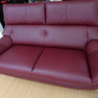 宝塚市のＳ様にカリモク家具のＺＵ６２１２ＭＥソファーをお届けいたしました。