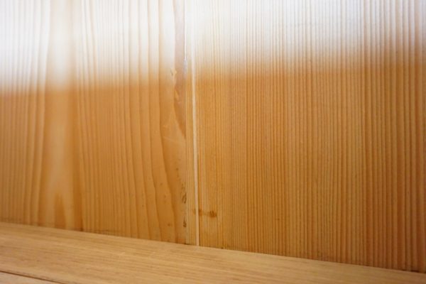 大阪市Ｉ様　三つ重ね桐たんす　引出しの底板入れ木修理　洗い前