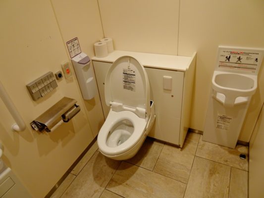 博多　マイングの男性トイレ
