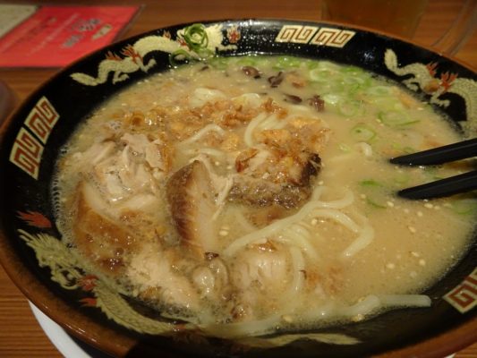 鹿児島ラーメン　濃厚豚骨の豚とろラーメン写真