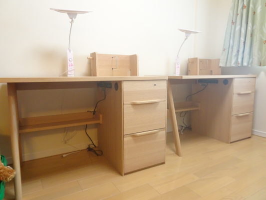 西宮市のE様にカリモク家具のSU3670MEデスク他をお届けいたしました