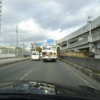 桐箪笥の社長ブログ　運転中に色んなバスの広告を発見します。🚍