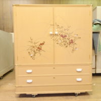 桐箪笥の最高峰　初音の蒔絵入りのこだわりの小さめの最高級桐箪笥のお届け写真と動画です。