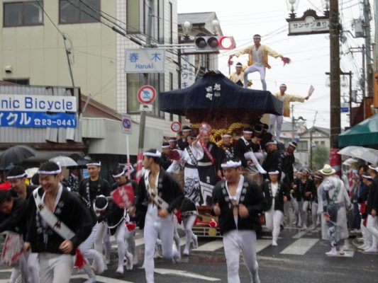 平成29年　春木旭町　宵宮　雨天曳行　春木交差点横断