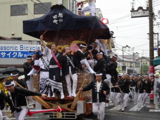 平成29年　春木旭町　宵宮　雨天　春木交差点横断