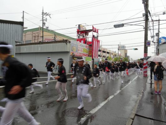 平成29年春木旭町　宵宮　雨天曳行　ラパーク交差点横断