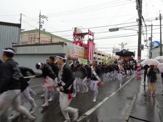 平成29年春木旭町　宵宮　雨天曳行ラパーク交差点横断中４