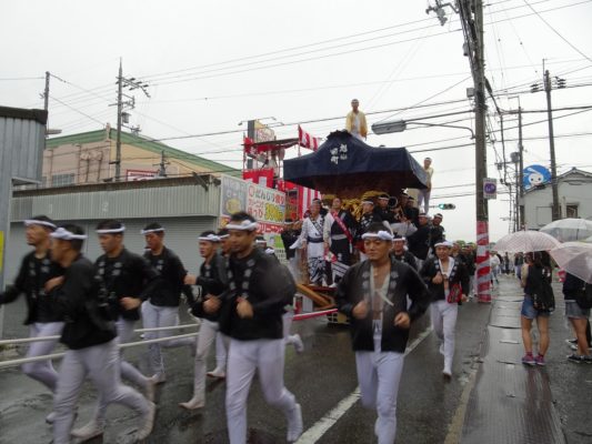 平成29年春木旭町　宵宮　雨天ラパーク交差点横断　６