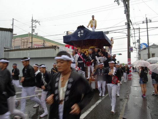 平成29年春木旭町　宵宮　雨天ラパーク交差点横断　７