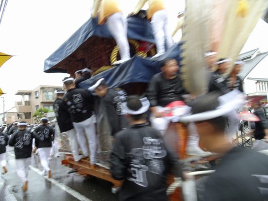 平成29年春木旭町　宵宮　雨天ラパーク交差点横断９