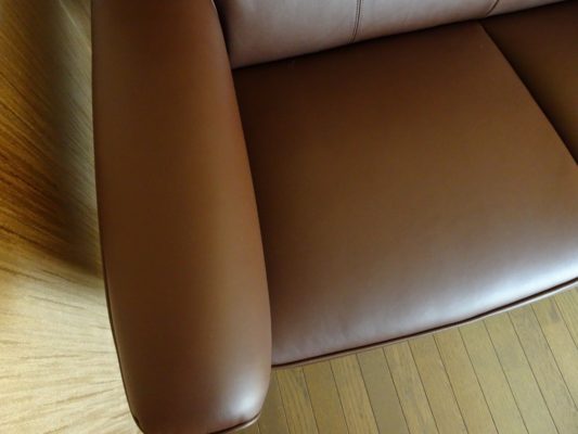 カリモク品番 ：肘掛け椅子ロング　ZW3712K340 