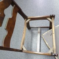 その他の家具の修理事例　カリモク家具の椅子の張り替えを承ります。