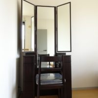和歌山のT様に七分三面鏡の鏡台（ミュール）をお届けいたしました。