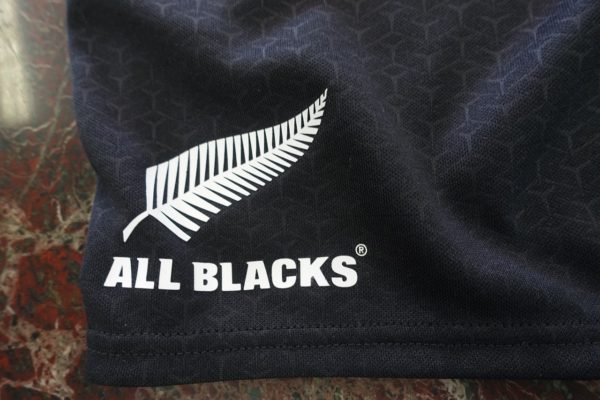 ニュージーランドのオールブラックス　シルバーファーン　ユニフォーム